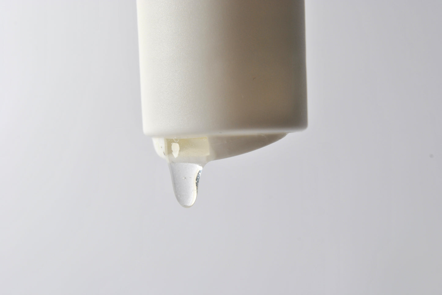 Dog shampoo cap with product dripping - pH balanced vegan formula