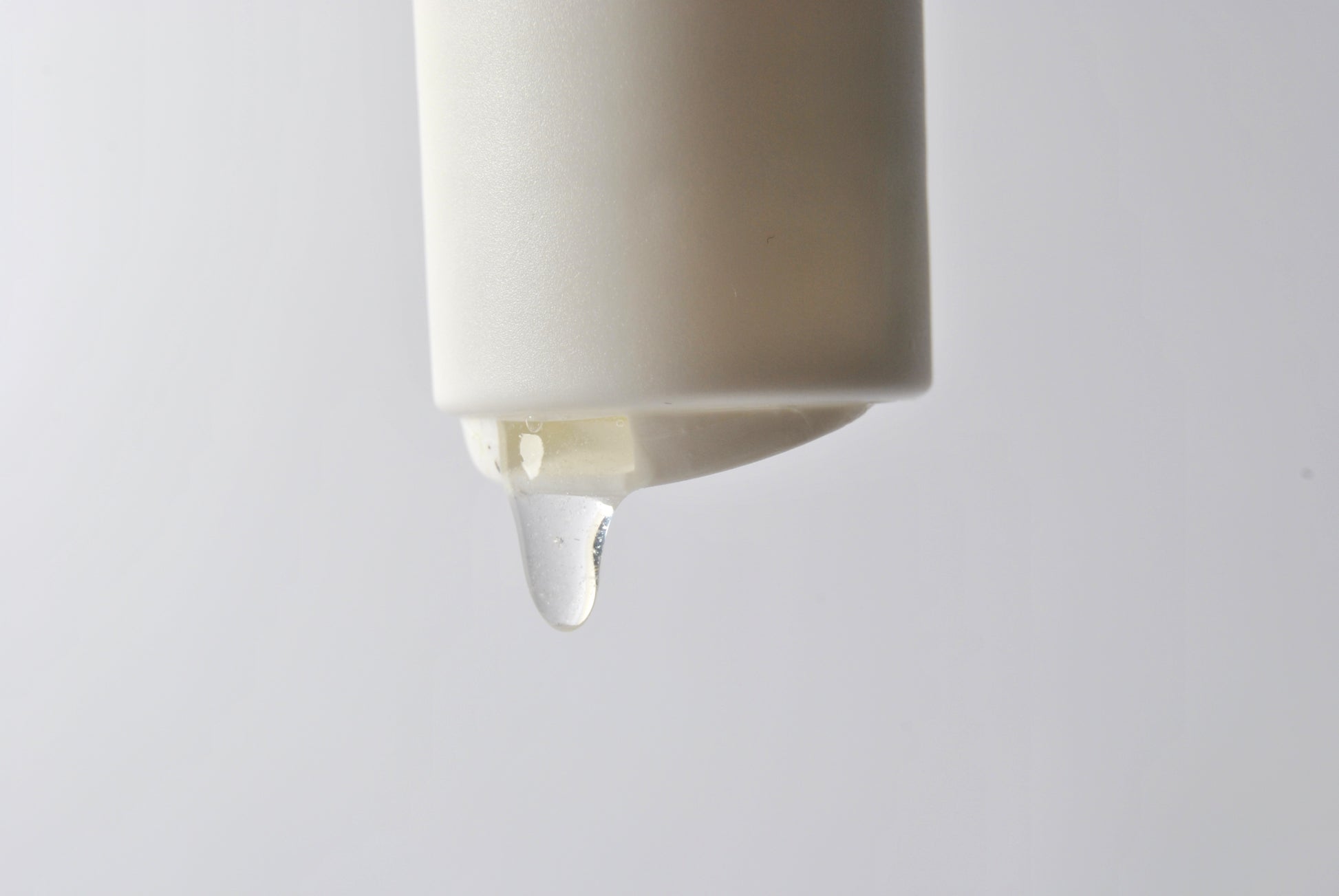 Dog shampoo cap with product dripping - pH balanced vegan formula